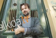 Κώστας Μαραβέγιας στο Daluz στη Χαλκίδα, Παραλία αλυκες