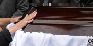 Χαλκίδα: Σπαρακτικό αντίο στην 16χρονη Αναστασία που σκοτώθηκε σε τροχαίο – Λύγισαν οι συμμαθητές της