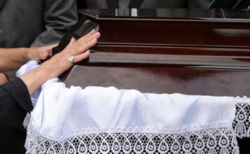 Χαλκίδα: Σπαρακτικό αντίο στην 16χρονη Αναστασία που σκοτώθηκε σε τροχαίο – Λύγισαν οι συμμαθητές της