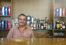 Η Χαλκίδα αποχαιρετά τον Γιώργο Βάζο – Το ιστορικό καφέ-ουζερί της Χαϊνά