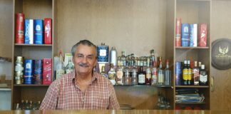 Η Χαλκίδα αποχαιρετά τον Γιώργο Βάζο – Το ιστορικό καφέ-ουζερί της Χαϊνά