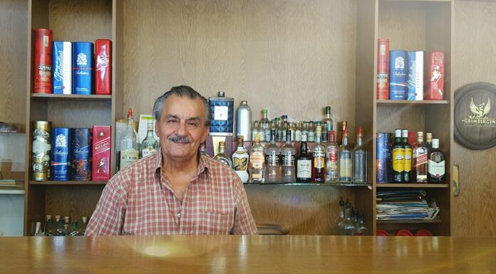 Η Χαλκίδα αποχαιρετά τον Γιώργο Βάζο – Το ιστορικό καφέ-ουζερί της Χαϊνά