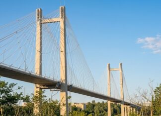 «Θα πηδήξω από τη γέφυρα»: Το σοκαριστικό περιστατικό με μαθήτρια στη Χαλκίδα και η αποκάλυψη για τη μοναξιά της