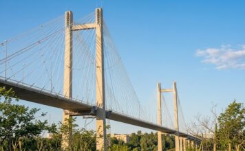 «Θα πηδήξω από τη γέφυρα»: Το σοκαριστικό περιστατικό με μαθήτρια στη Χαλκίδα και η αποκάλυψη για τη μοναξιά της