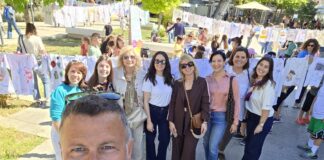 Χαλκίδα: Το πολύχρωμο «ποτάμι» αγάπης στην Πλατεία Δικαστηρίων που συγκίνησε την τοπική κοινωνία