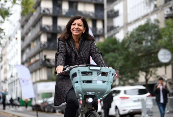 Anne-Hidalgo-on-a-bike-in-Paris.jpg