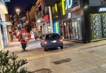 Αδιανόητο περιστατικό στη Χαλκίδα: Πάρκαρε παράνομα, έκλεισε τον δρόμο σε ΑΜΕΑ και ζητούσε και τα ρέστα!