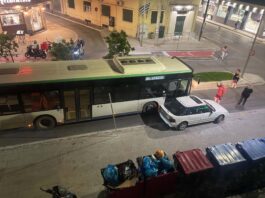 Χαλκίδα: Παράνομο παρκάρισμα «μπλόκαρε» αστικό λεωφορείο στην οδό Βενιζέλου – Απίστευτη ταλαιπωρία στο κέντρο