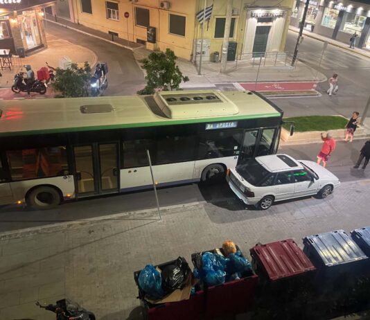 Χαλκίδα: Παράνομο παρκάρισμα «μπλόκαρε» αστικό λεωφορείο στην οδό Βενιζέλου – Απίστευτη ταλαιπωρία στο κέντρο