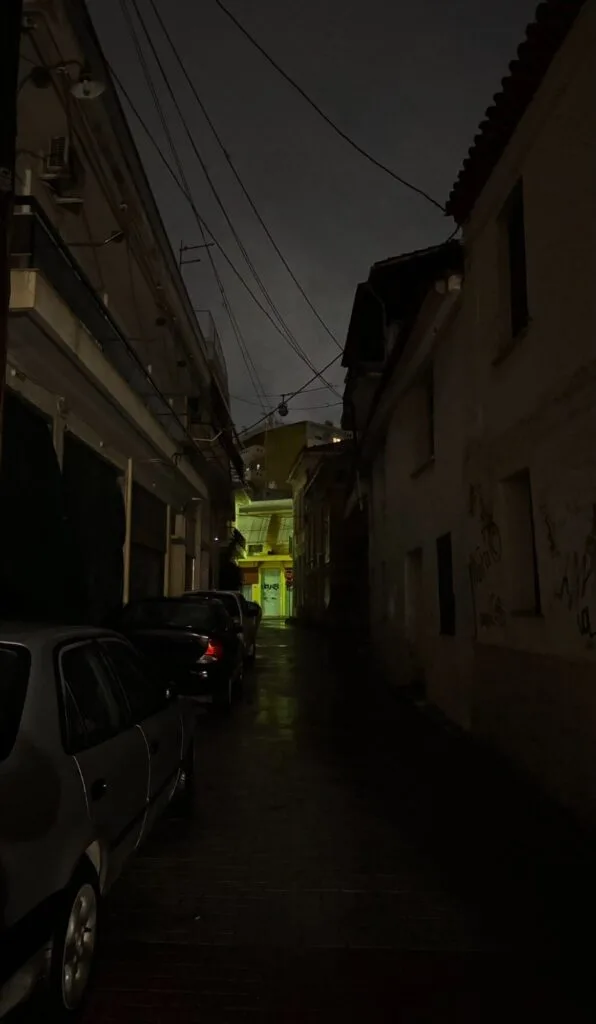 Επαναλαμβανόμενη διακοπή του οδοφωτισμού στην οδό Κοτοπούλη κατά τη βροχόπτωση